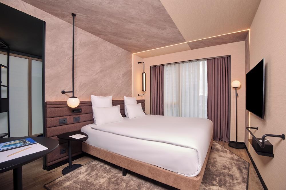 Novotel Istanbul Bomonti Room Type - Classic Room, 1 Double Bed
