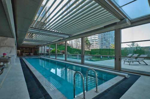 Novotel Istanbul Bomonti - Tap to explore photos