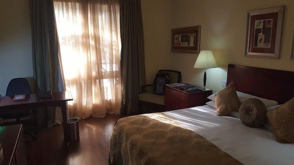Oakwood Park Hotel Lekki Room Type - Deluxe Room, Balcony, City View