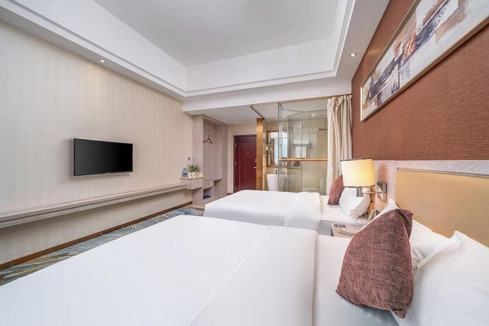 Grand Hyatt International Hotel & Free Airport Shuttle, Free VPN, Penguin Airport Hotel. - Tap to explore photos