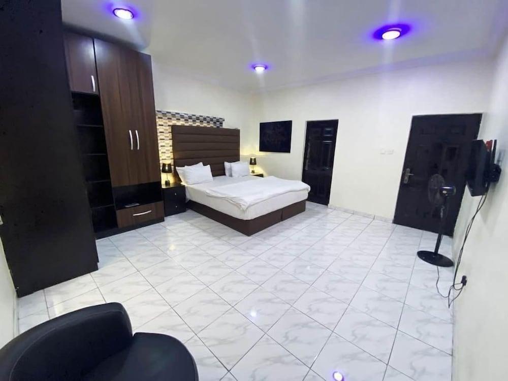 Pearl Exquisite Apartment - Tap to explore photos