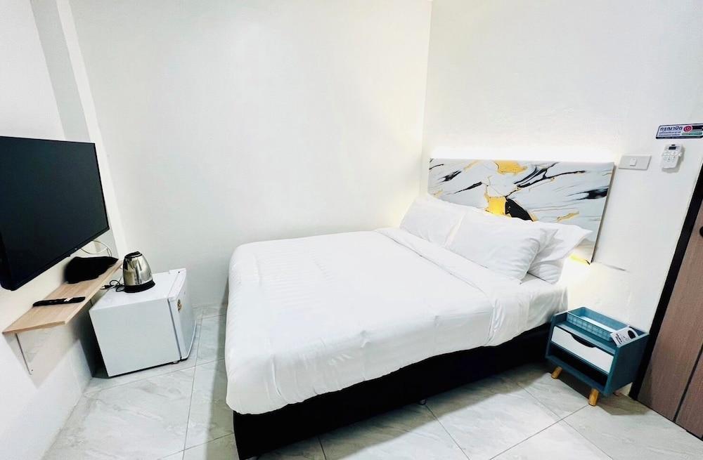 PJ Hostel & Bar Room Type - Deluxe Double Room