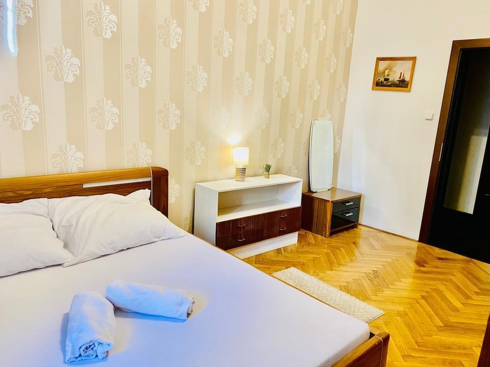 Prague Service Apartment - Central Square Location - Tap to explore photos