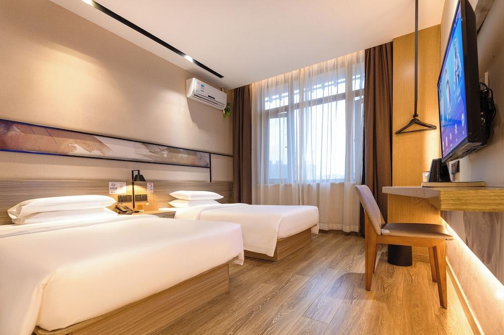 Rest Comfort Hotel (Zhoujiazui Rd. Branch) - Tap to explore photos