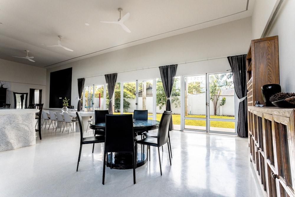 Rocka Villas Maenam - Tap to explore photos