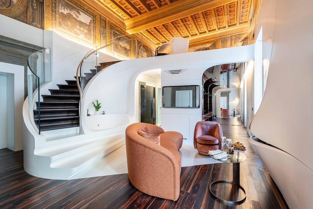 ROMEO Roma Room Type - Gallery Suite