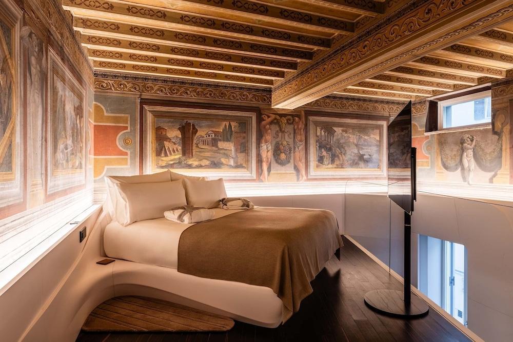 ROMEO Roma Room Type - Gallery Duplex