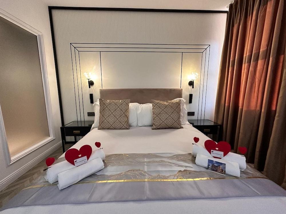 Rosemay Boutique Hotel Near Heathrow Airport Room Type - Deluxe Double Room