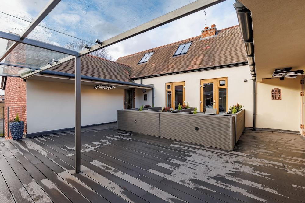 Rosemay Boutique Hotel Near Heathrow Airport - Tap to explore photos