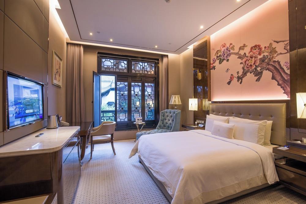 Royal Garden Hotel ShangHai - Tap to explore photos
