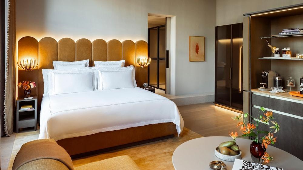 Rosewood Amsterdam Room Type - Junior Suite, 2 Bedrooms, Canal View Rosewood Amsterdam Room Type - Junior Suite, 2 Bedrooms, Canal View
