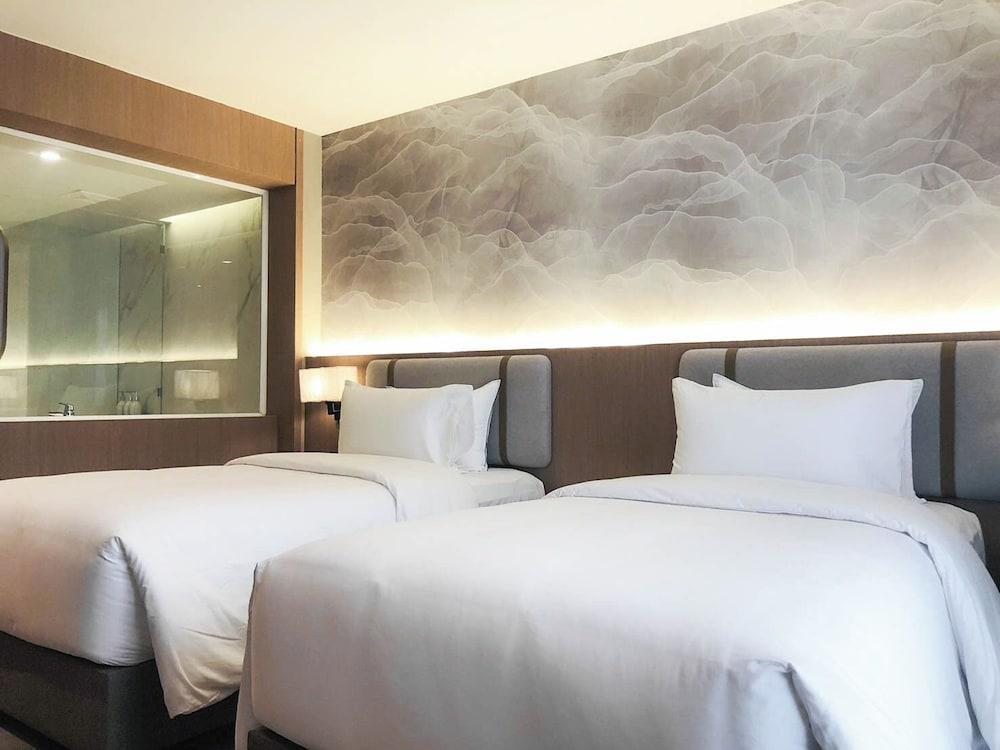 Samsara Hotel Pattaya Room Type - Premier Twin Room, City View