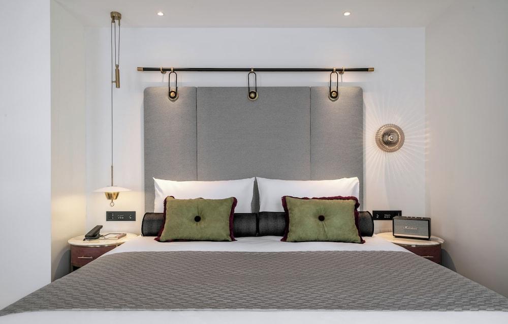Blackstone M+ Hotel, Shanghai Room Type - Premium Queen Room (with Marshall Speaker, Dyson Hair Dryer & Mobile Screen Mirroring)