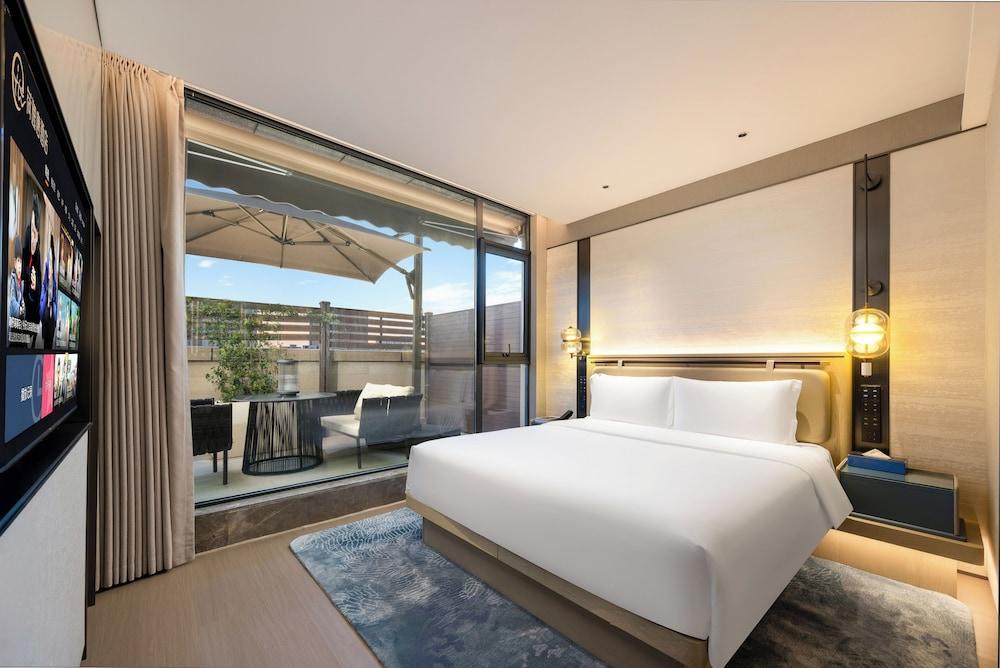Shanghai Hongqiao Heyitang Hotel Room Type - Luxury Suite, Private Bathroom, Garden View Shanghai Hongqiao Heyitang Hotel Room Type - Luxury Suite, Private Bathroom, Garden View