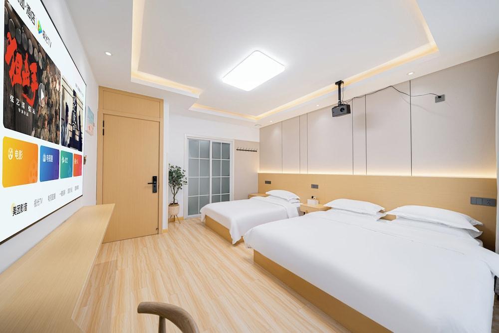 Shanghai Lanting Resort Hotel (Shanghai Disneyland) Room Type - Basic Suite