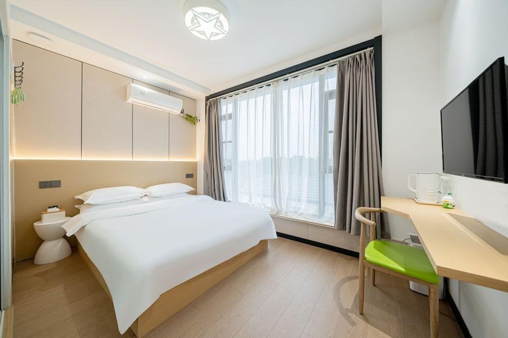 Shanghai Lanting Resort Hotel (Shanghai Disneyland) Room Type - Basic Double Room