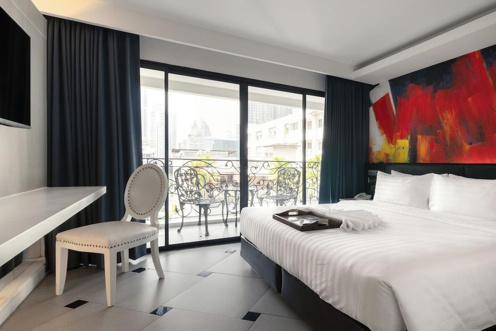 Skye Hotel Bangkok Room Type - Executive Double Room, City View