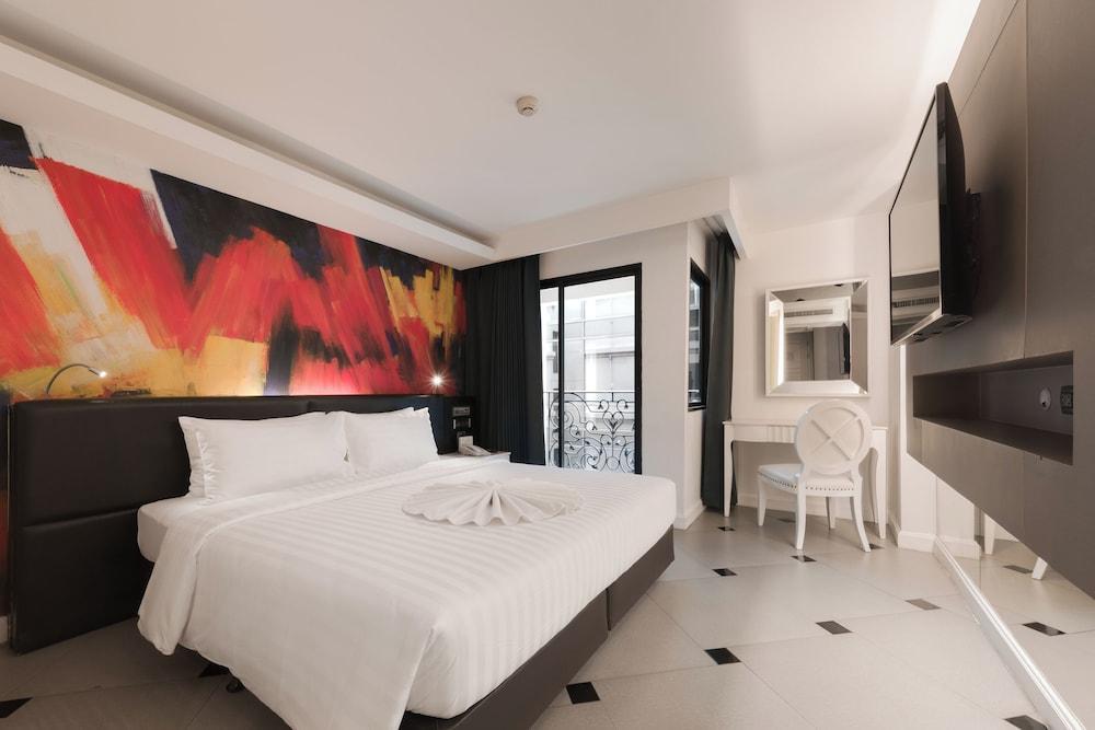 Skye Hotel Bangkok - Tap to explore photos