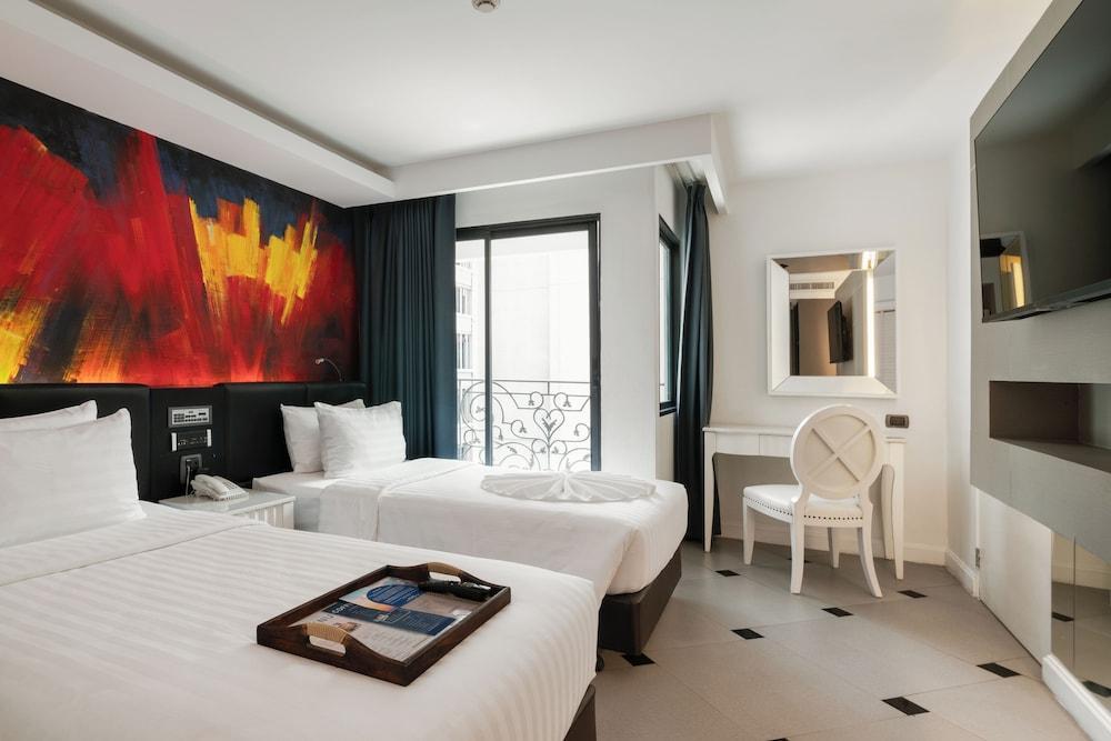 Skye Hotel Bangkok Room Type - Family Suite, City View