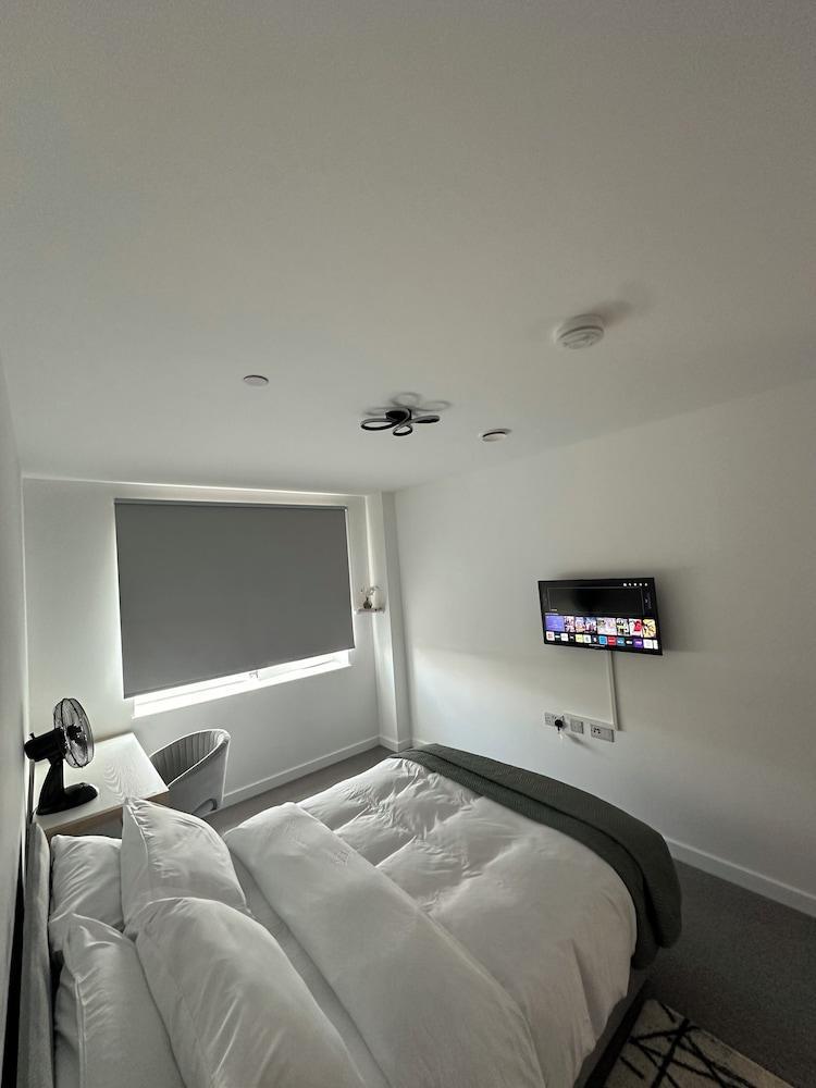 Skyview Elegance Luxury Top-floor Retreat