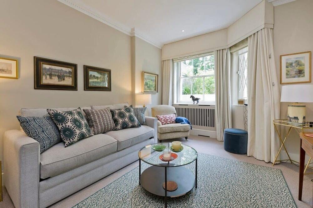 Studio Flat With Garden Access, Holland Park - Tap to explore photos