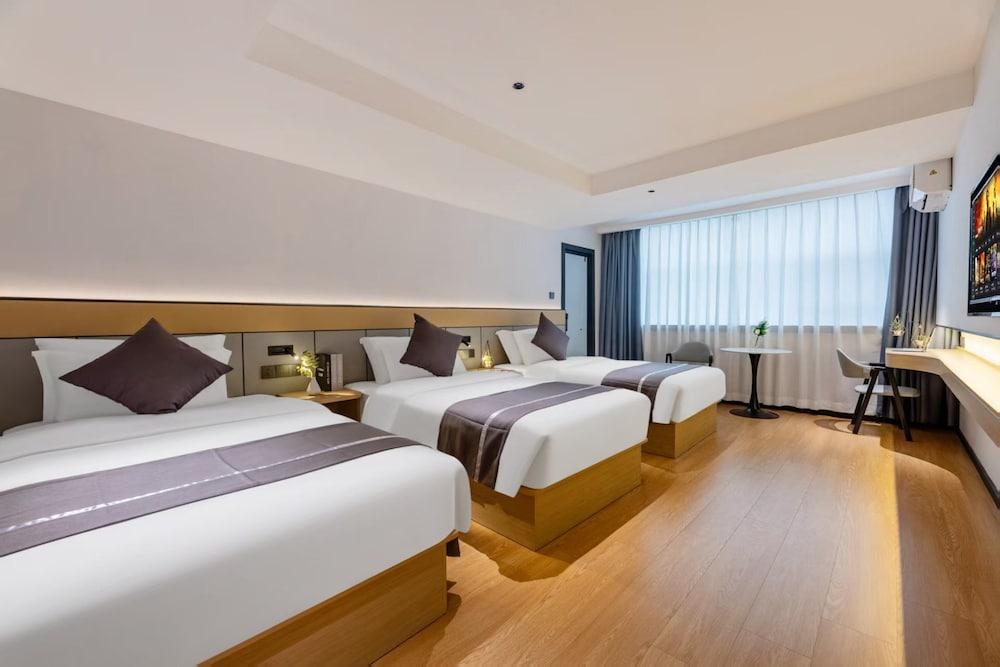 Star Season Hotel Room Type - Comfort Triple Room