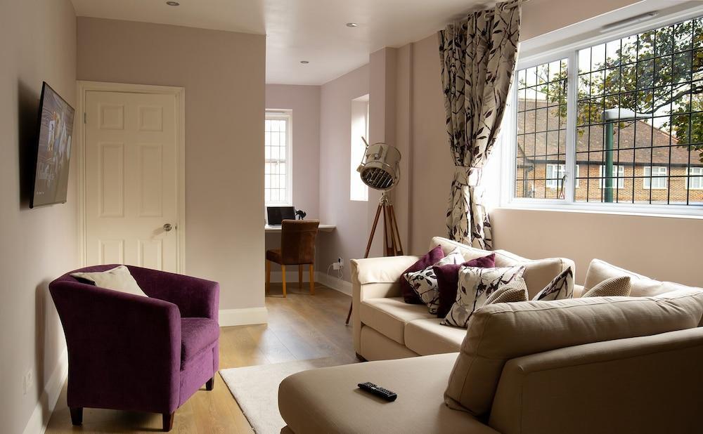 Straight Inn Room Type - Family Apartment