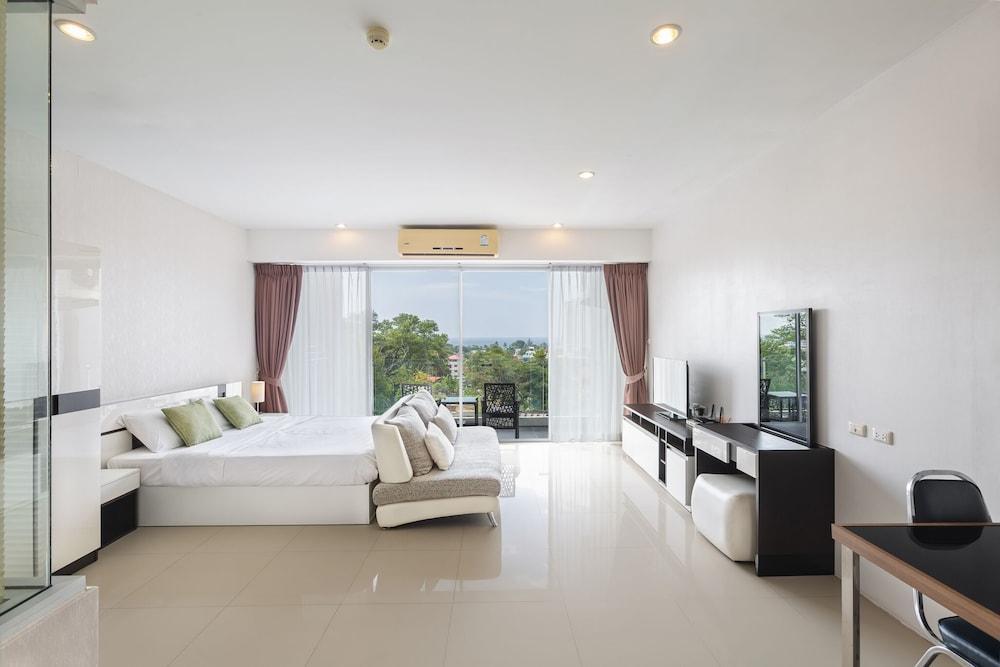 Studio in Chic Condo in Karon A510 - Tap to explore photos