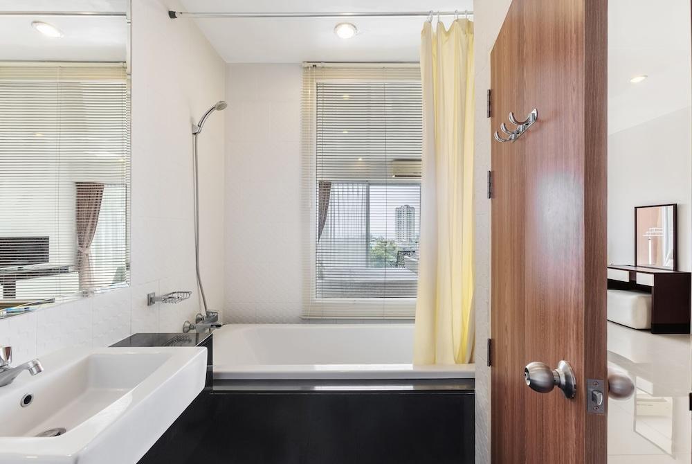 Studio in Chic Condo in Karon A510 - Tap to explore photos