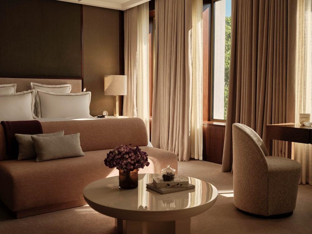 The Chancery Rosewood Room Type - Grand Premier Grosvenor Suite