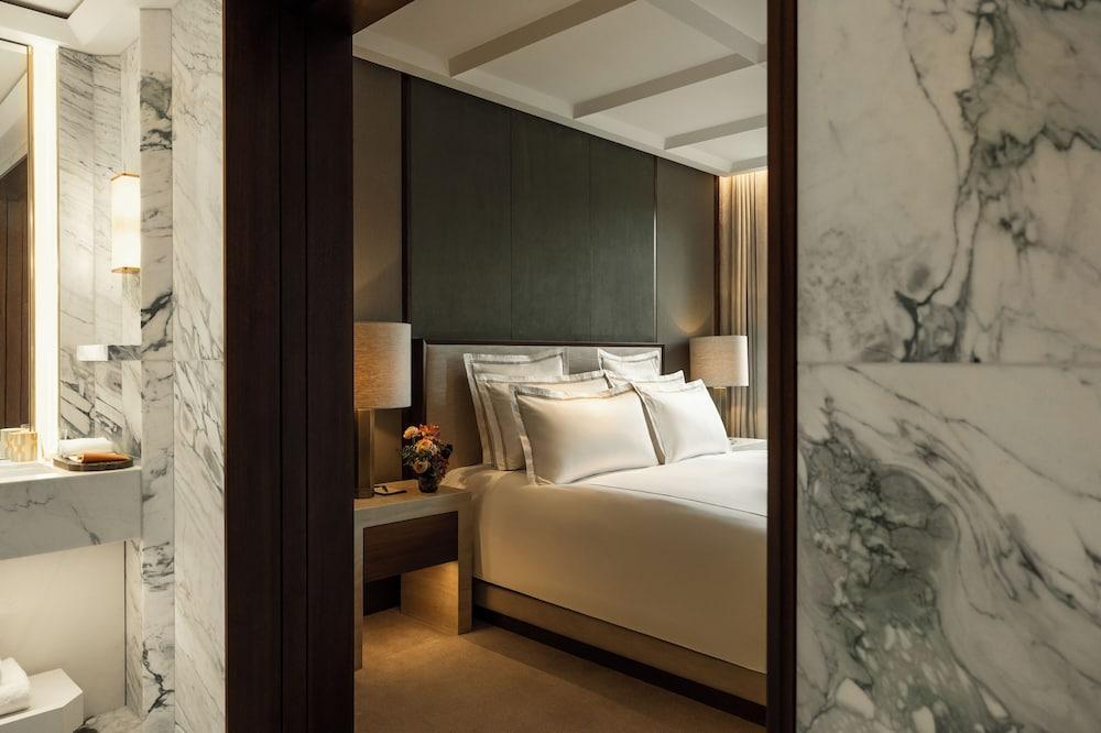 The Chancery Rosewood Room Type - Premier Grosvenor Suite