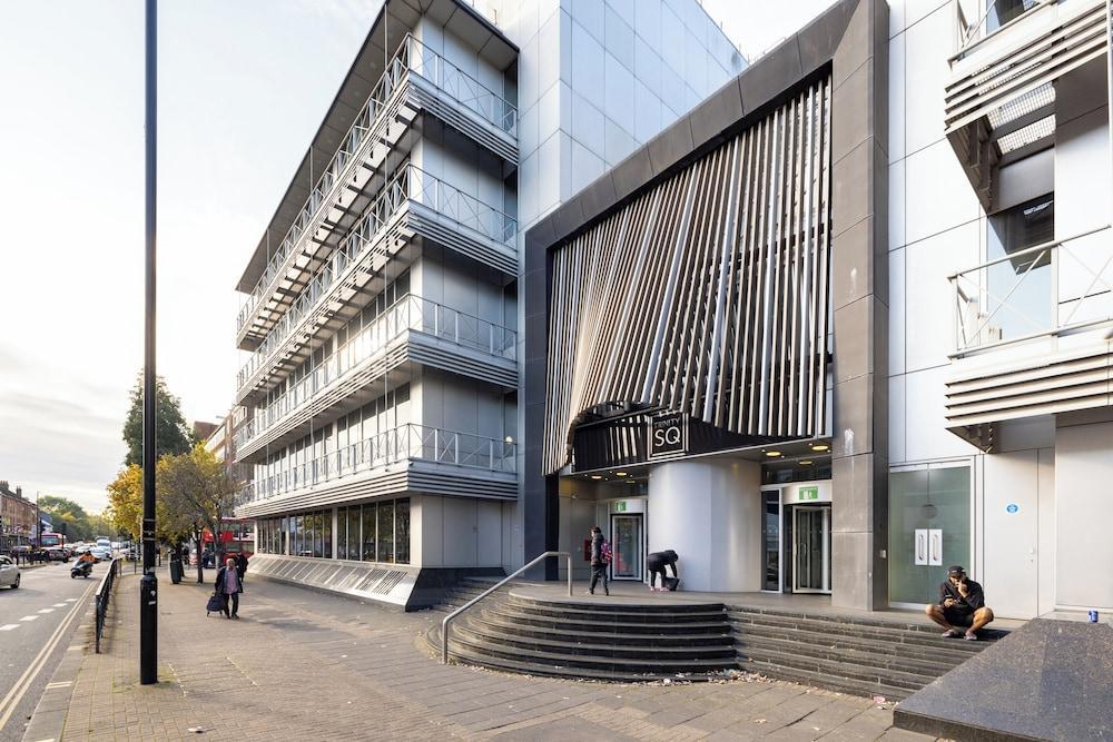 The Hounslow Apartment - Tap to explore photos