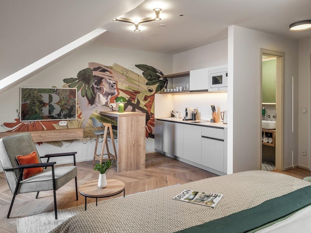 The Botanist by Adrez Room Type - City Studio