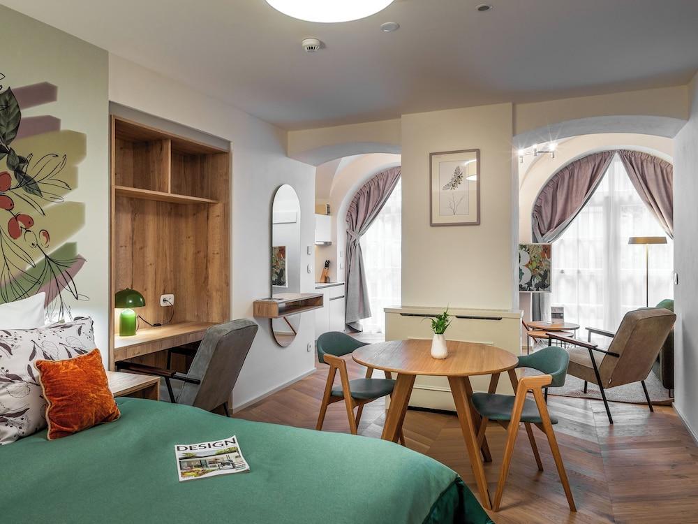 The Botanist by Adrez Room Type - Romantic Studio Suite, Patio