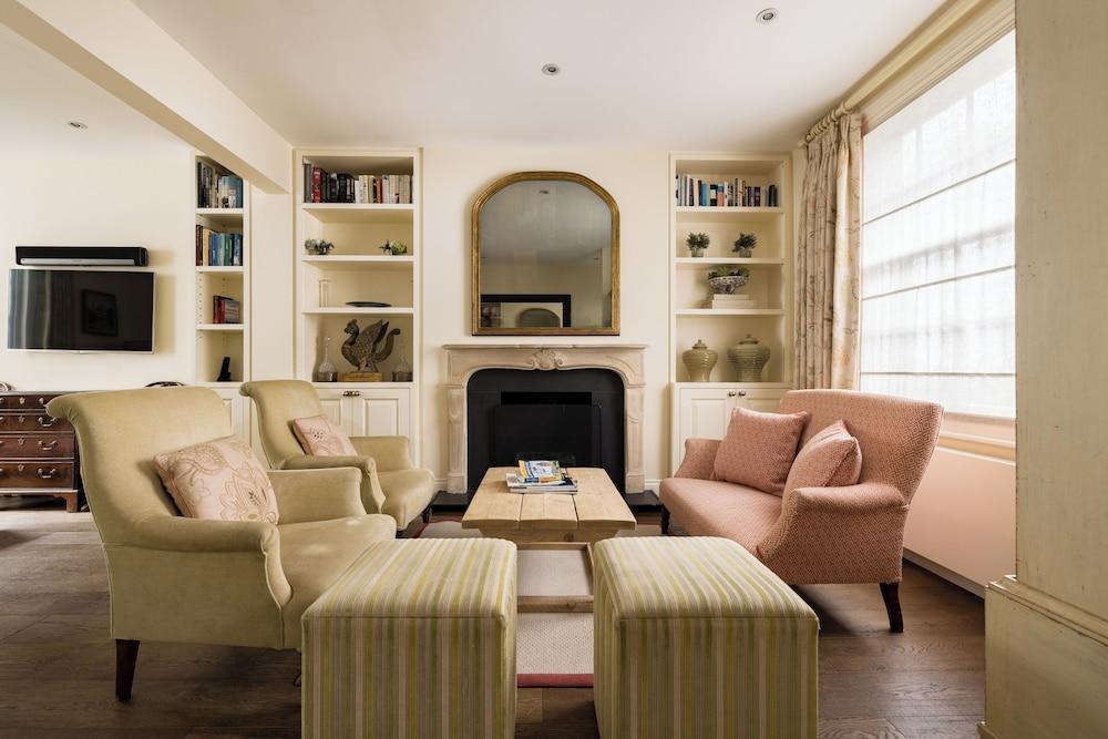 The Chelsea Abode - 4bdr Home With Terrace - Tap to explore photos
