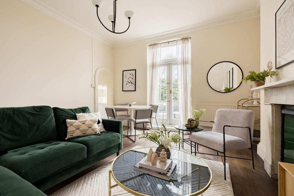 The Notting Hill Base - Charming 2bdr With Balcony
