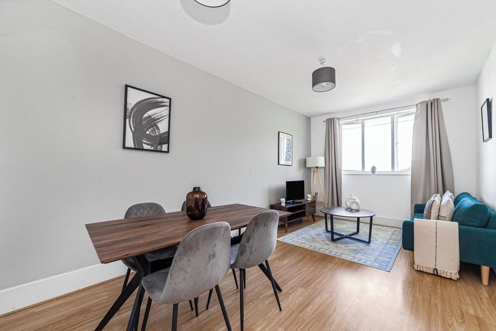 The Haggerston Premium Collection - Tap to explore photos