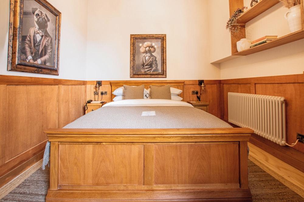 The Old Farmhouse Pub & Rooms - Tap to explore photos
