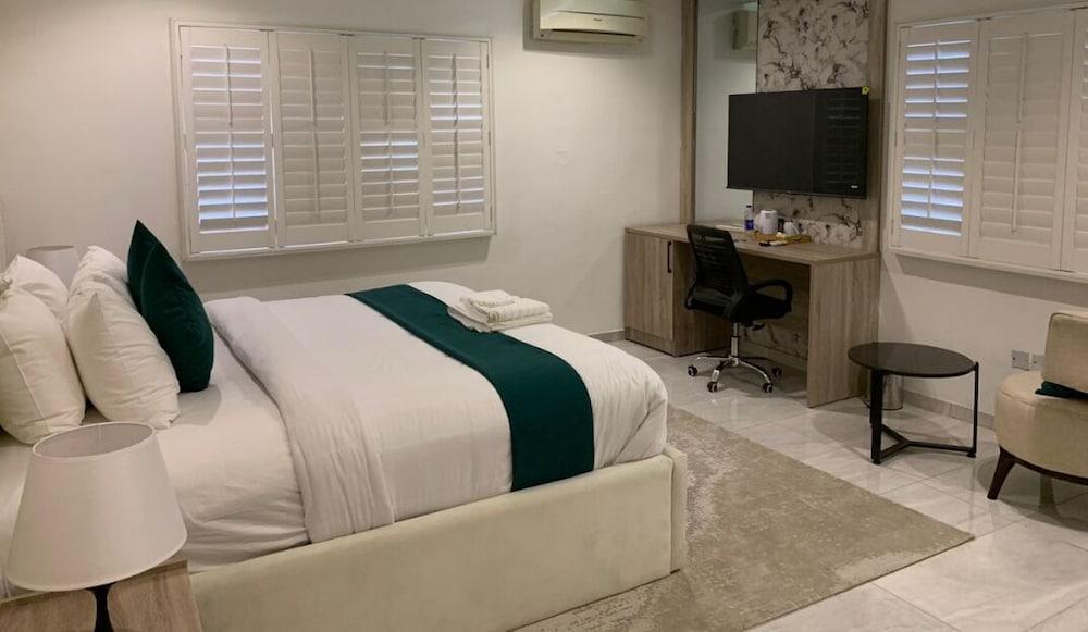 Tranquil Oasis Hotel Room Type - Deluxe Single Room, 1 Queen Bed, Non Smoking, Private Bathroom