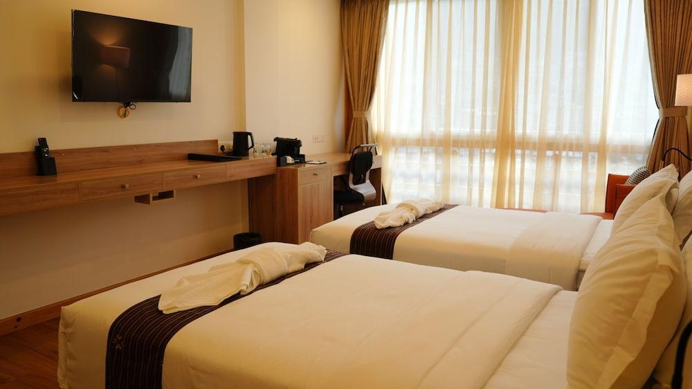 Tro Hotel Room Type - Deluxe Twin Room, 2 Twin Beds, Balcony, City View