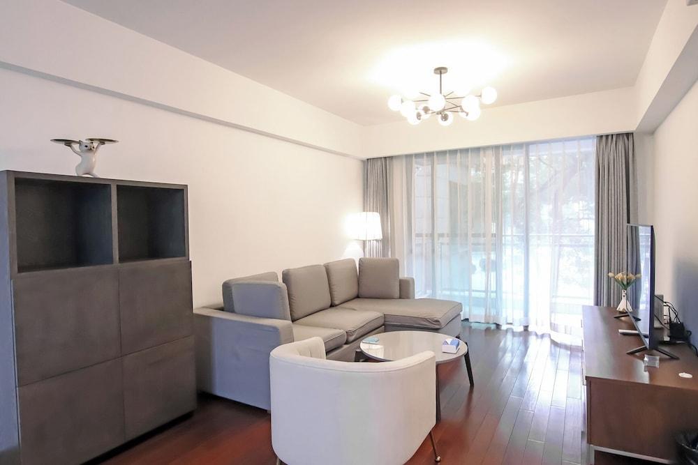 Tyms 2BR Apt Near ITC Xujiahui Line1 11 - Tap to explore photos