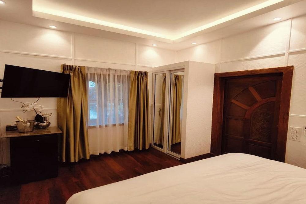 Varaya Resort Pattaya - Tap to explore photos