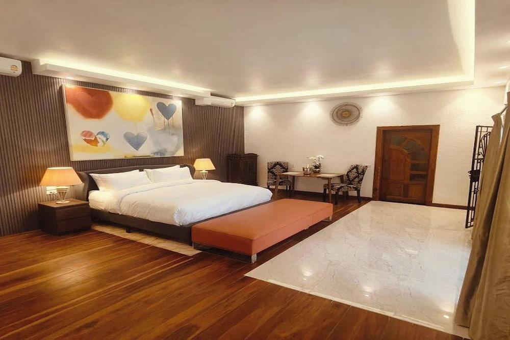 Varaya Resort Pattaya Room Type - Luxury Suite, Garden View