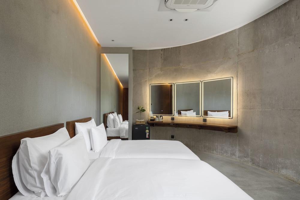 Vows Villa Beachfront Room Type - Deluxe Room, 2 Twin Beds, Garden View