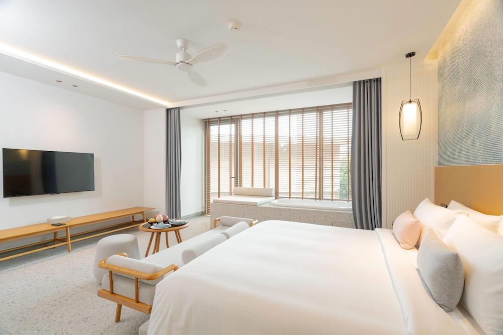 Wyndham Garden Phuket Kamala Room Type - Deluxe Room, Pool Access, 1 King Bed Wyndham Garden Phuket Kamala Room Type - Deluxe Room, Pool Access, 1 King Bed