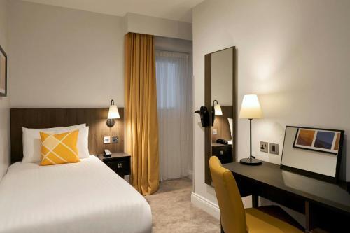 Kensington West Hotel - Tap to explore photos