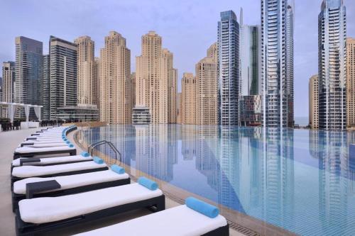 Stunning Studio JW Marriott Marina - Tap to explore photos