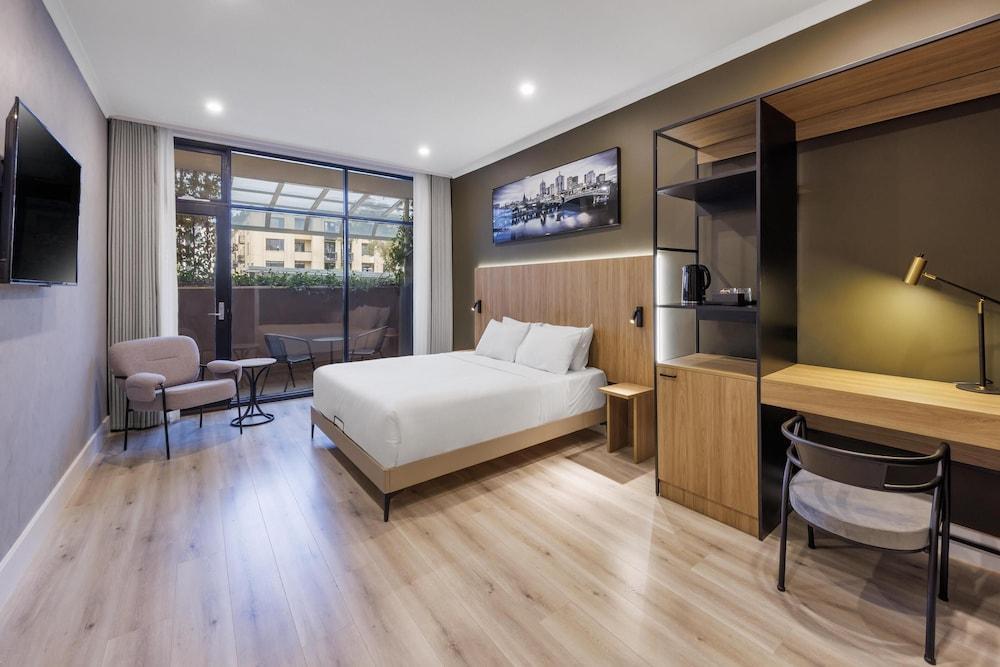 Park Inn By Radisson Melbourne Carlton - Tap to explore photos