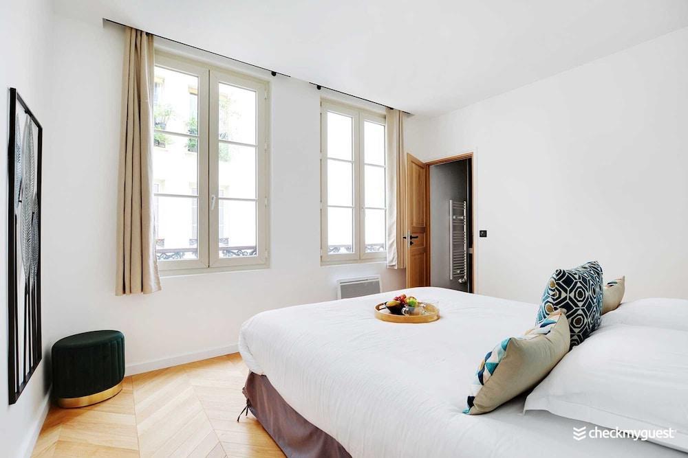 Charming Apartment- 2br/6p - Le Marais - Tap to explore photos