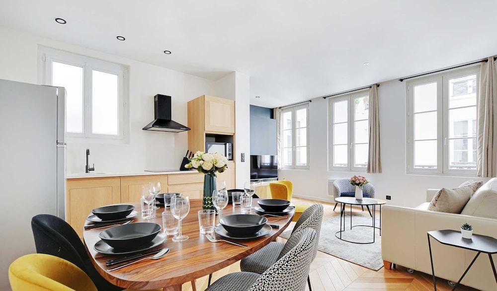 Charming Apartment- 2br/6p - Le Marais - Tap to explore photos